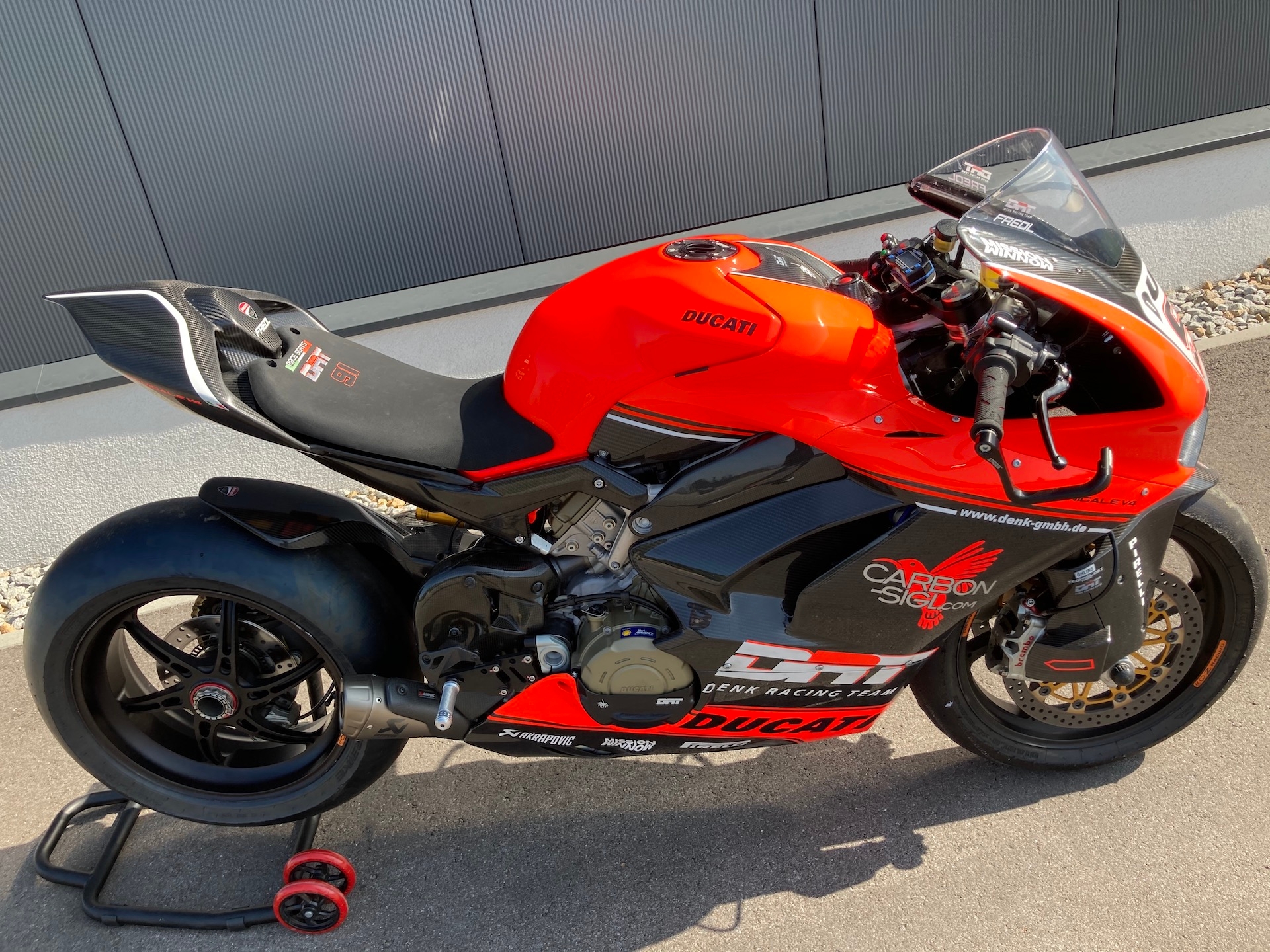 Ducati Panigale V4 mit Carbonteilen Seitenansicht - Carbon Sigl